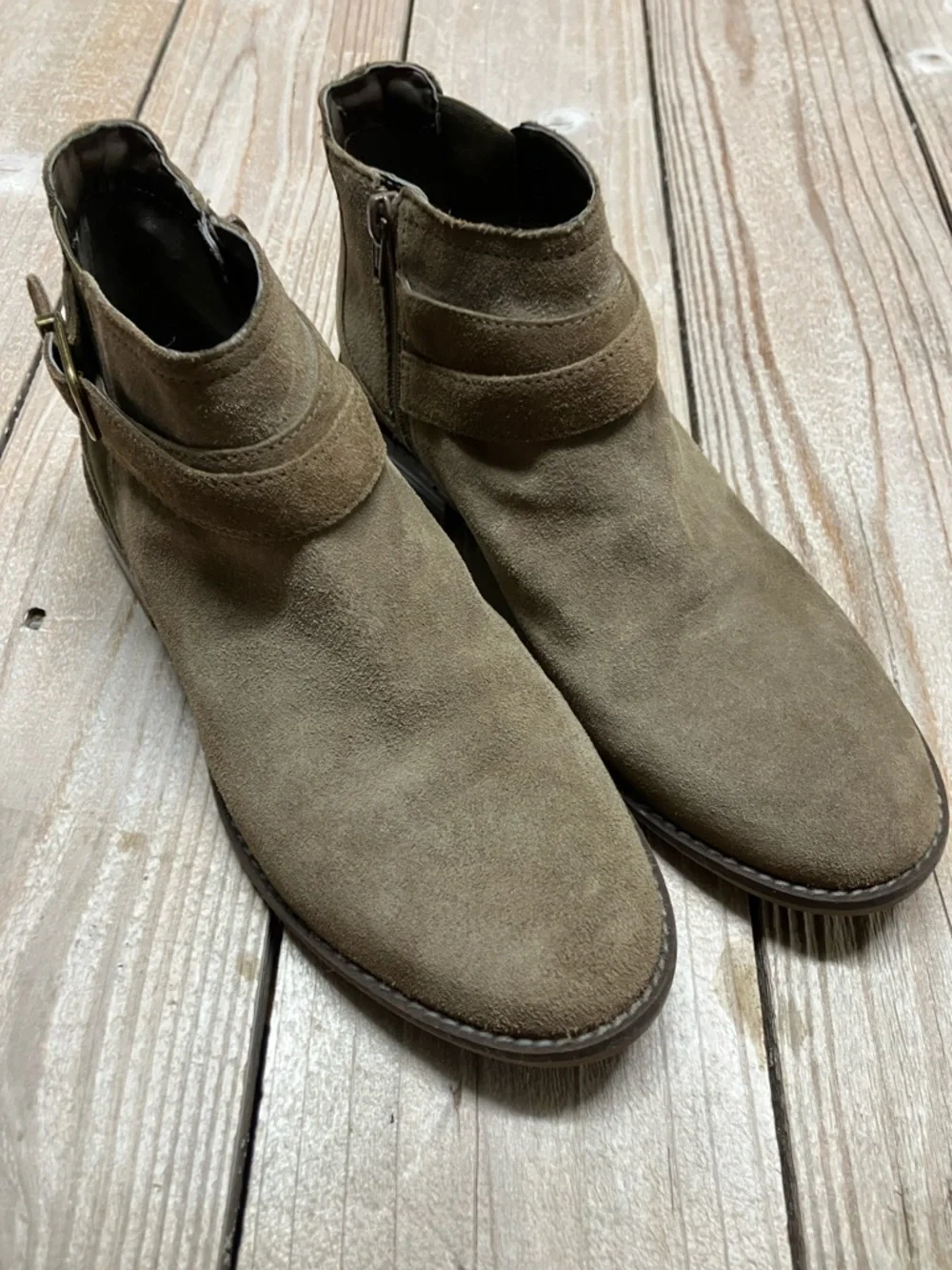 Clarks Men's Suede Chukka Boots in Olive/Tan